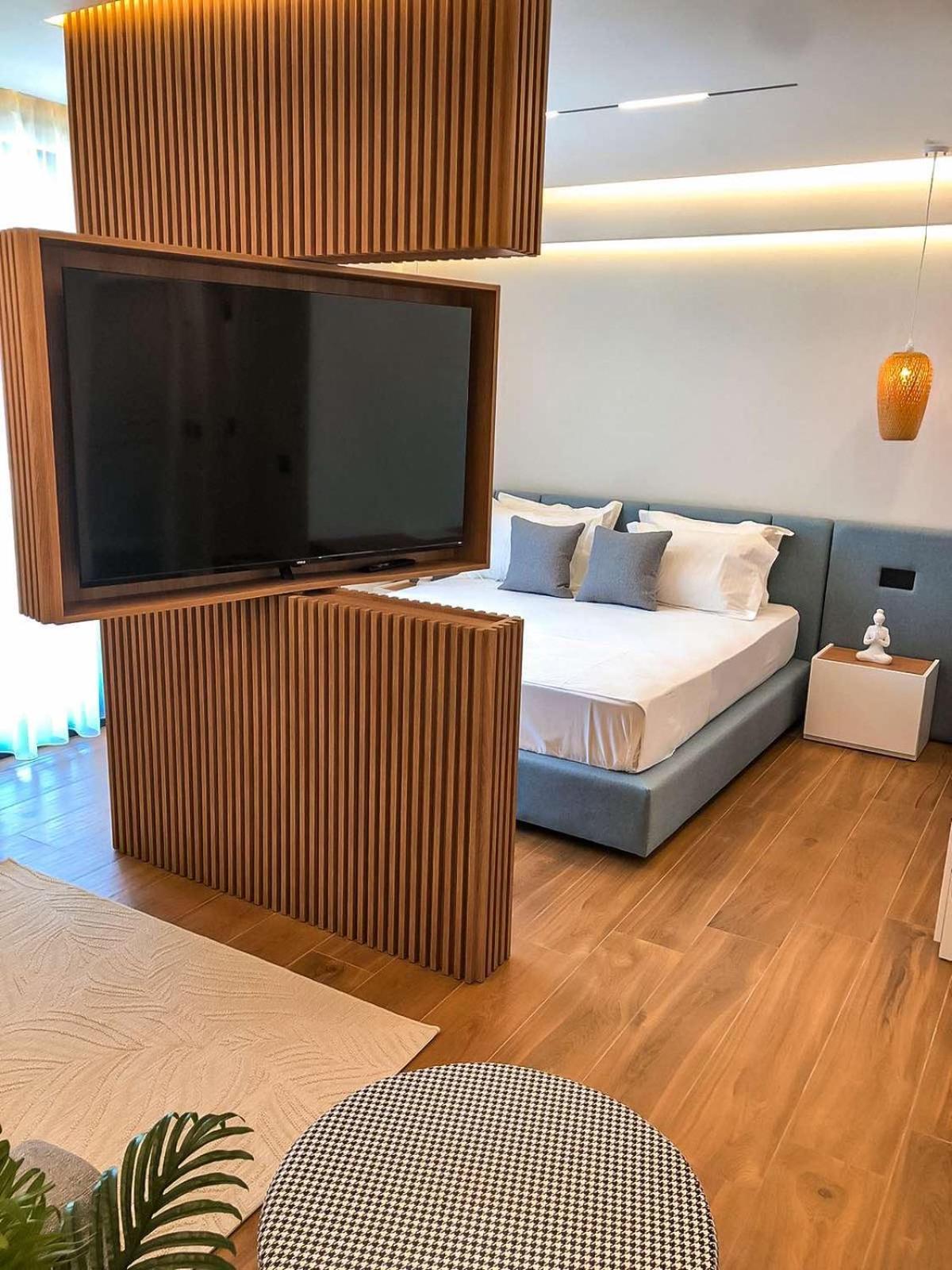 Hotel Teuta Улцинь Екстер'єр фото