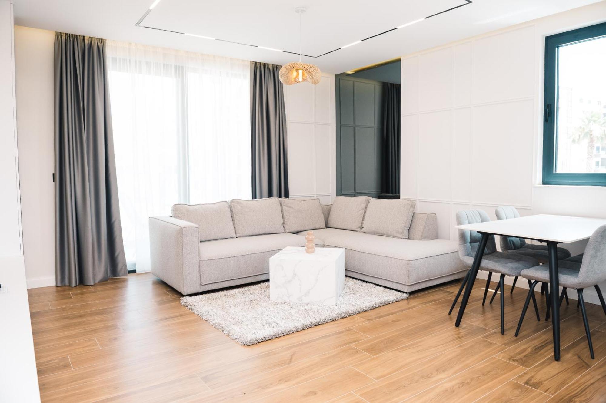 Hotel Teuta Улцинь Екстер'єр фото