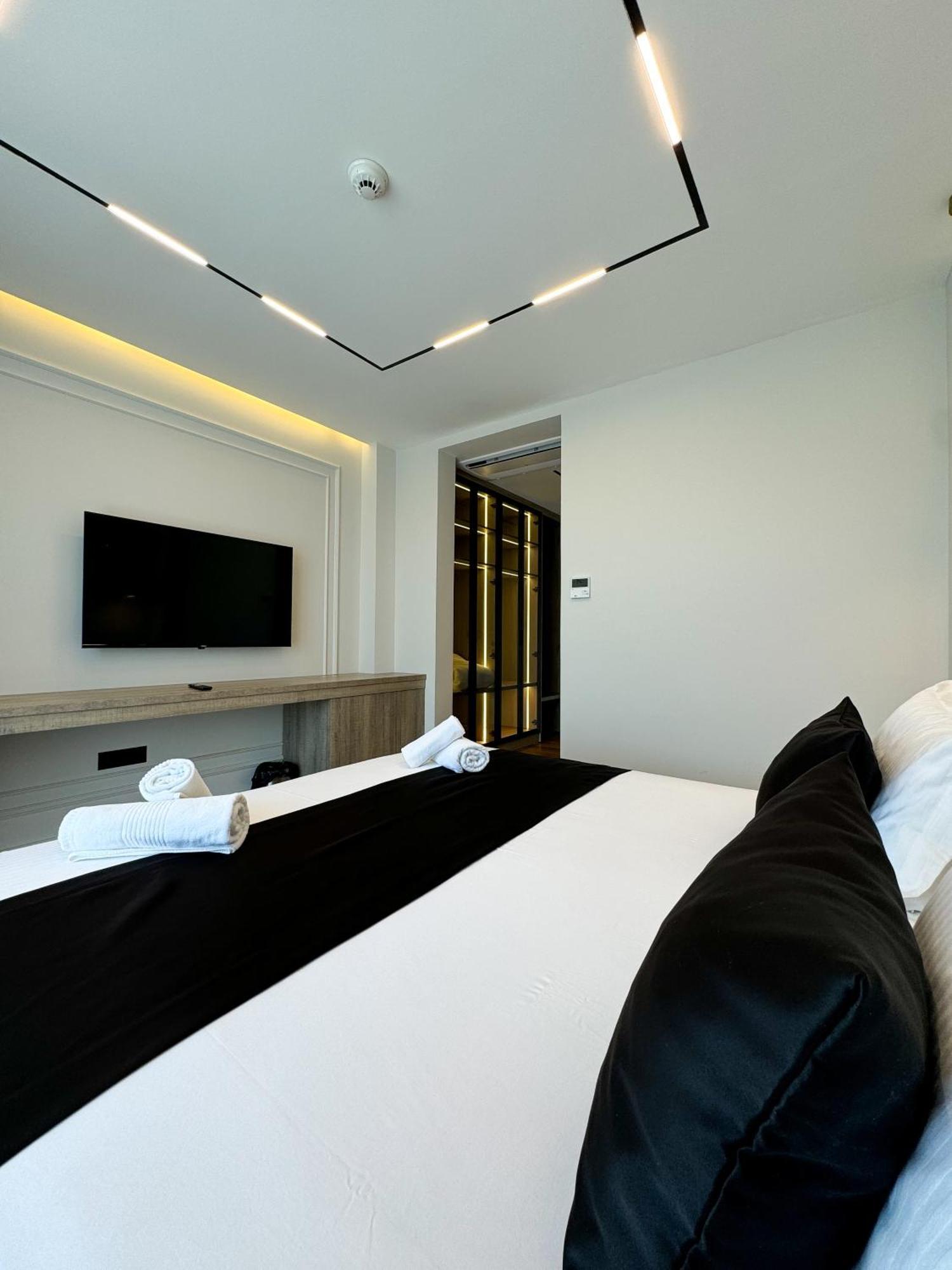 Hotel Teuta Улцинь Екстер'єр фото