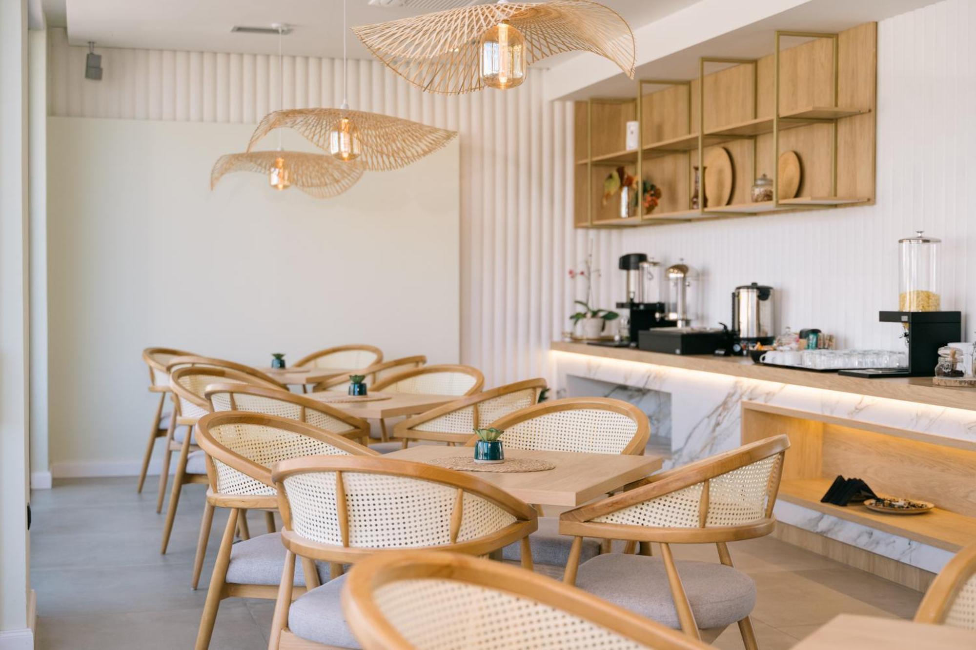 Hotel Teuta Улцинь Екстер'єр фото