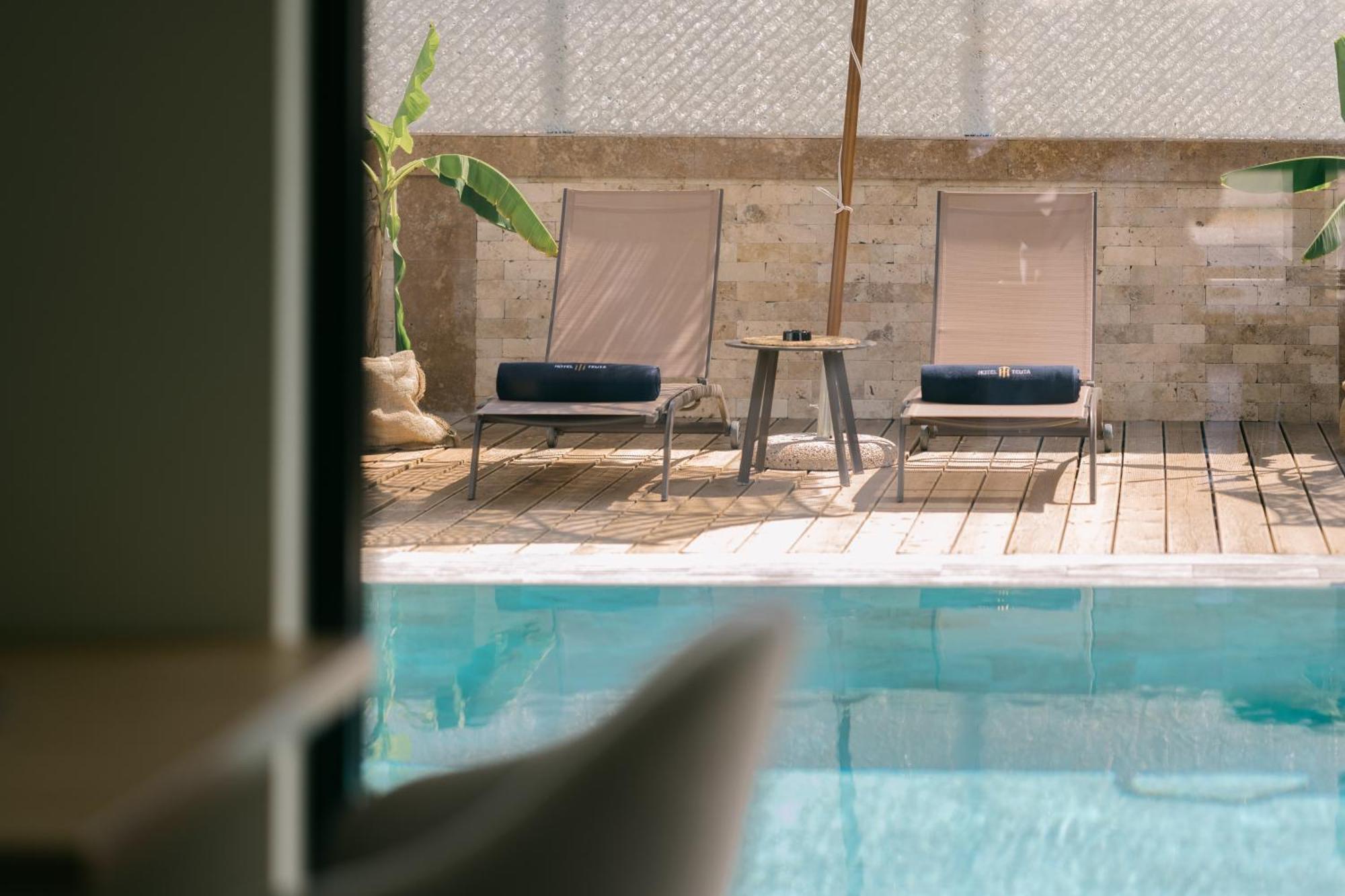 Hotel Teuta Улцинь Екстер'єр фото