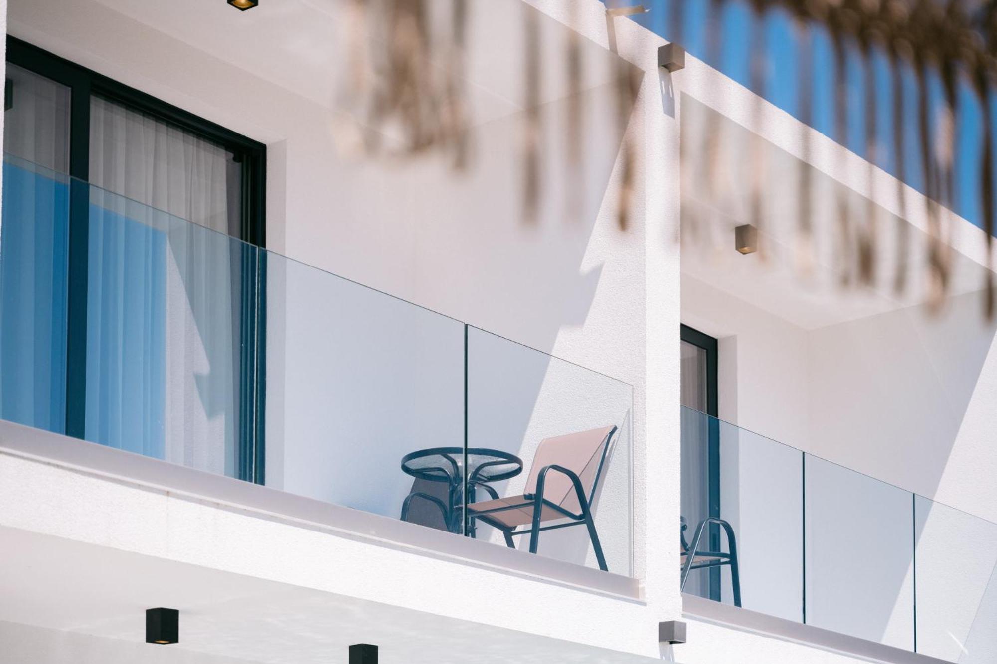 Hotel Teuta Улцинь Екстер'єр фото