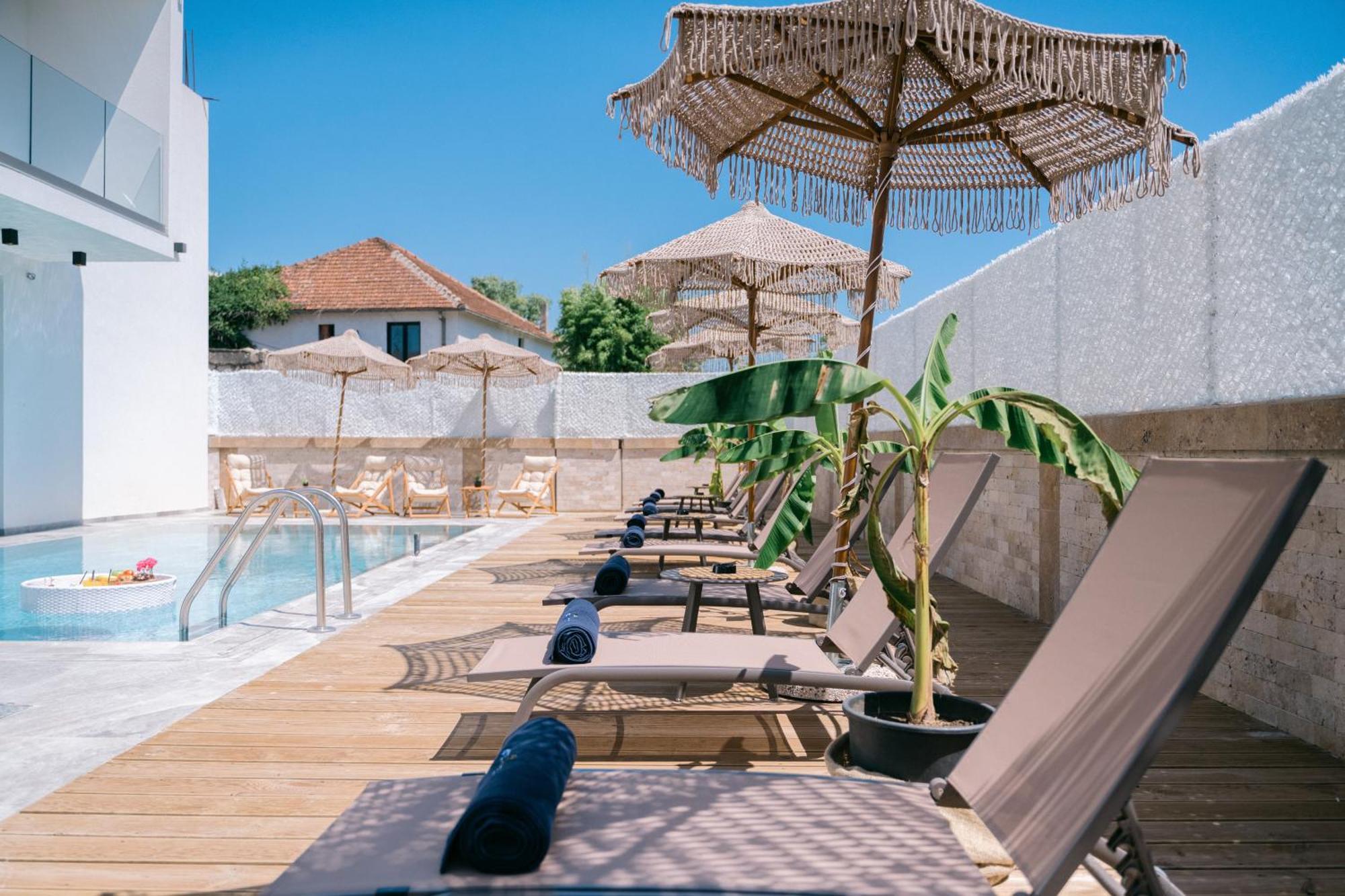 Hotel Teuta Улцинь Екстер'єр фото