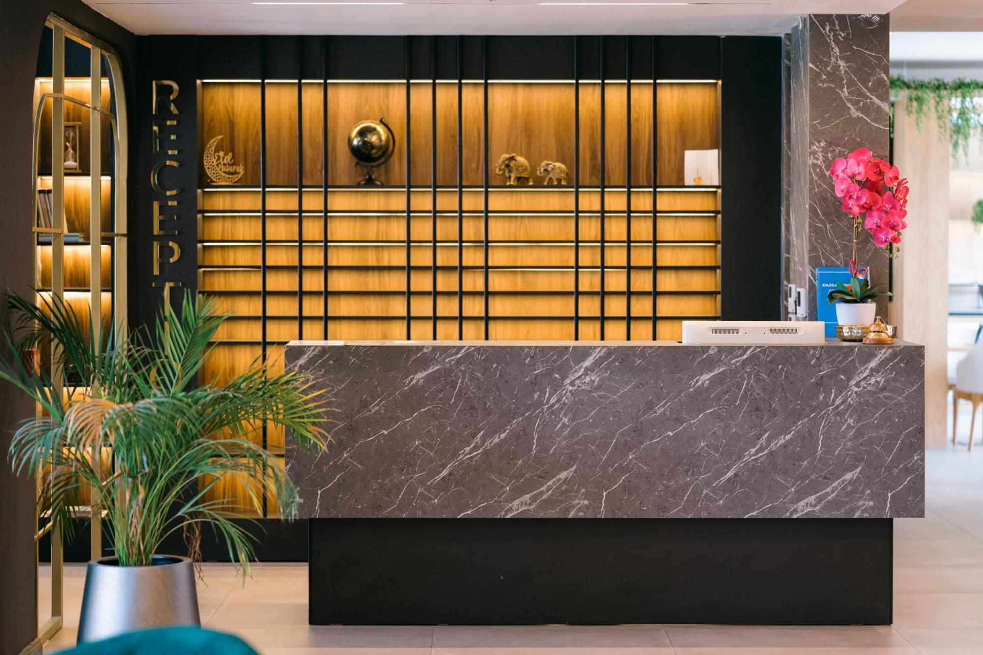 Hotel Teuta Улцинь Екстер'єр фото