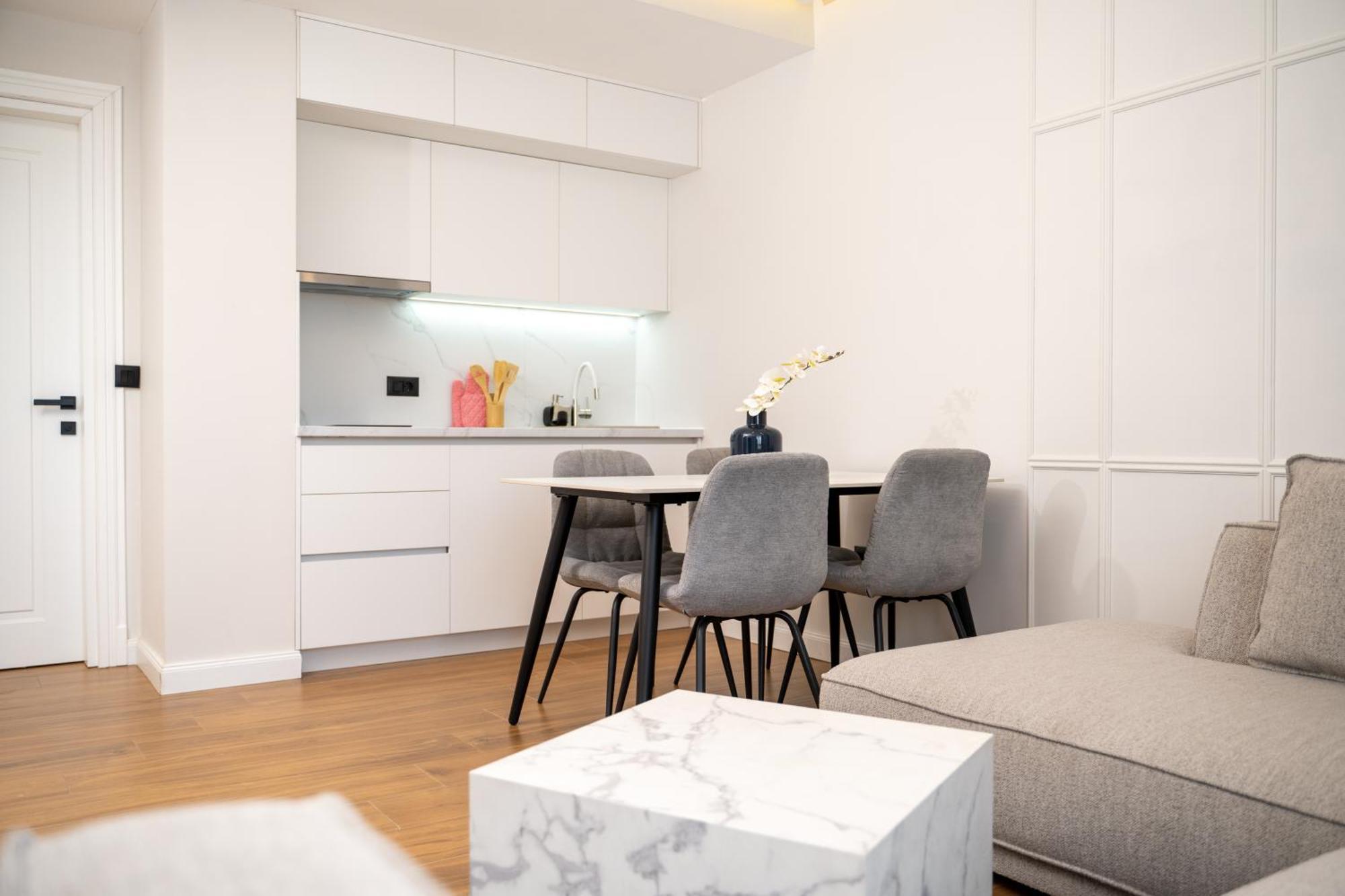 Hotel Teuta Улцинь Екстер'єр фото