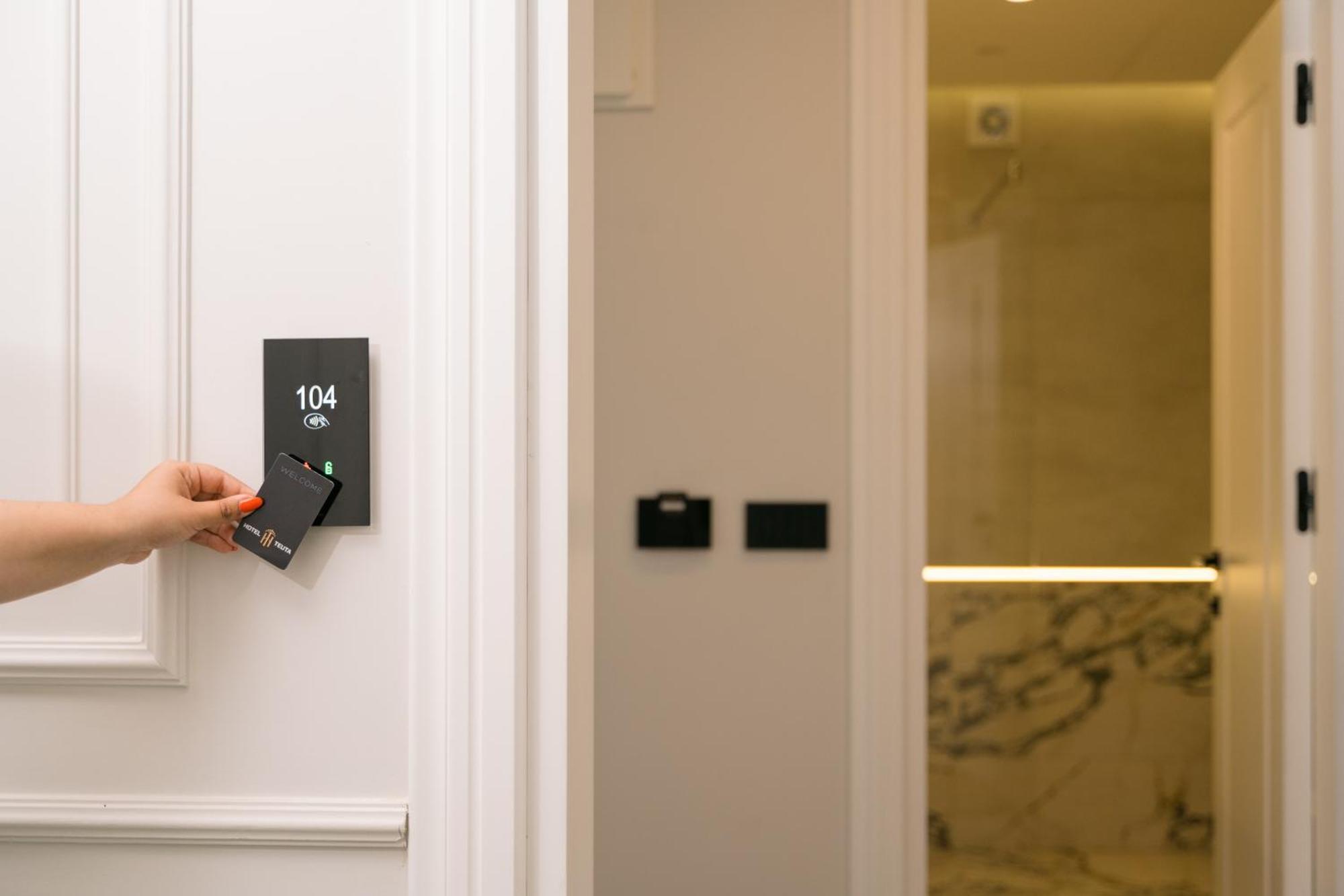 Hotel Teuta Улцинь Екстер'єр фото