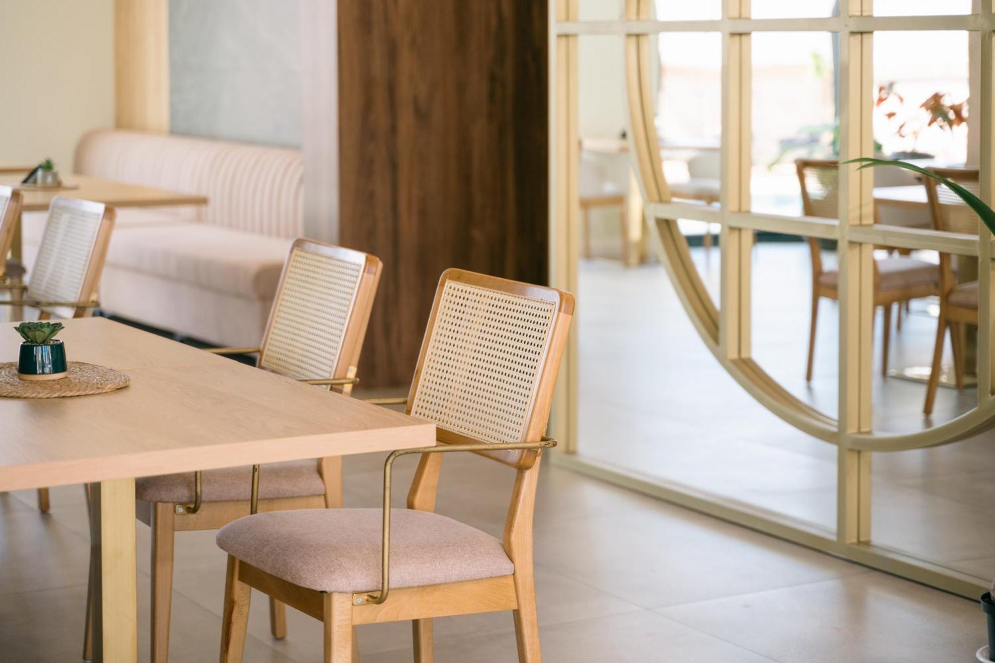 Hotel Teuta Улцинь Екстер'єр фото