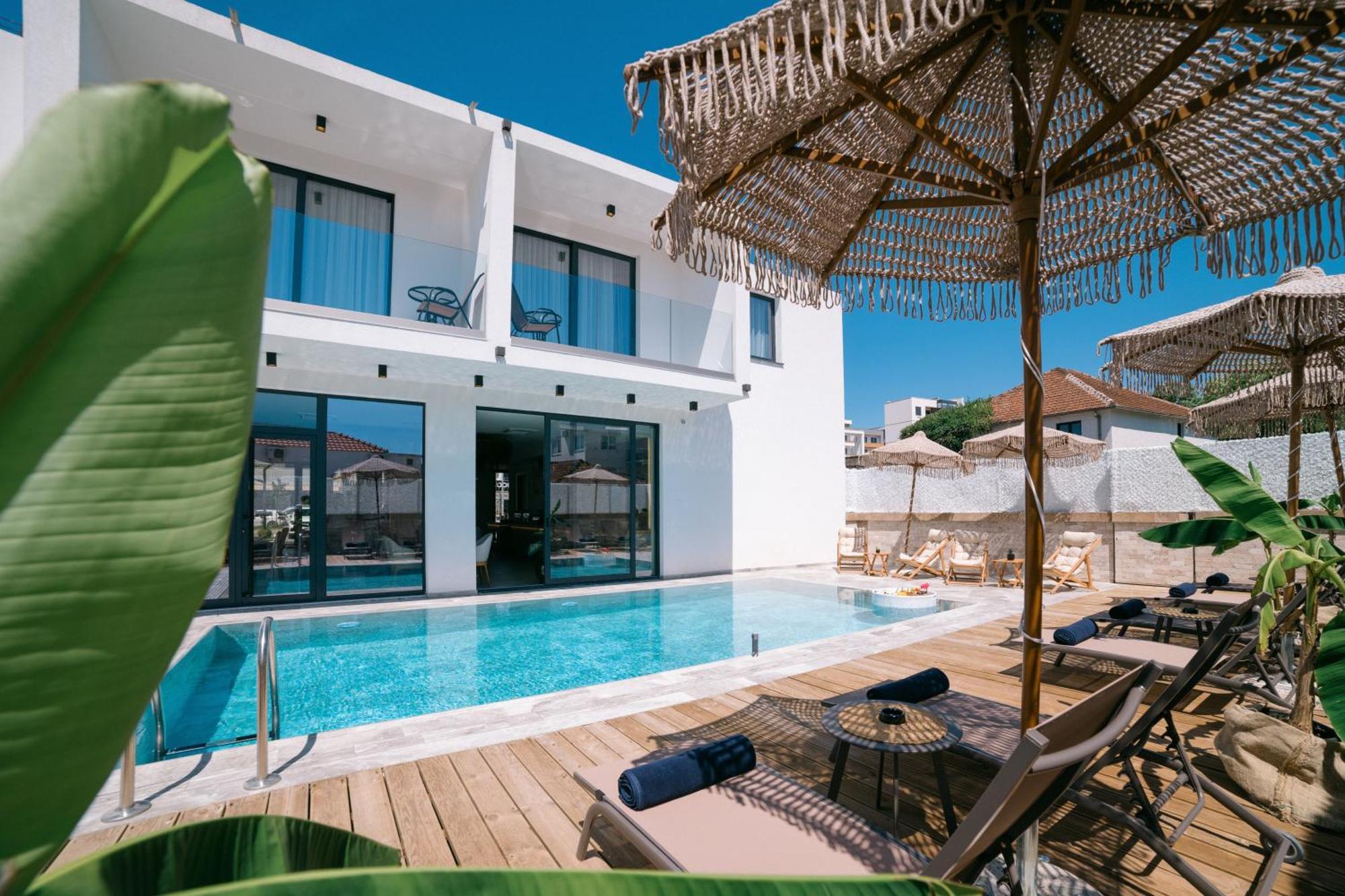 Hotel Teuta Улцинь Екстер'єр фото