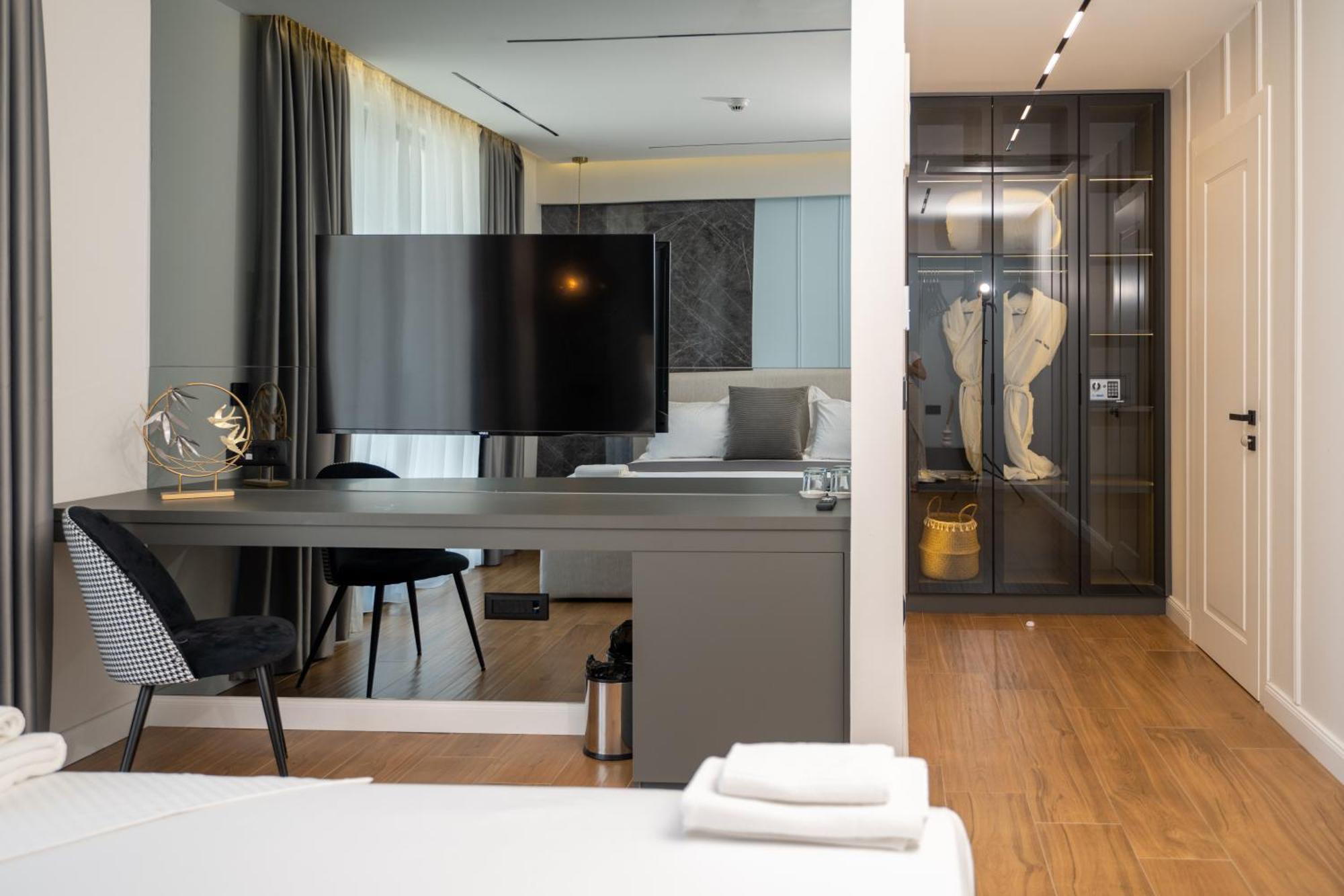 Hotel Teuta Улцинь Екстер'єр фото