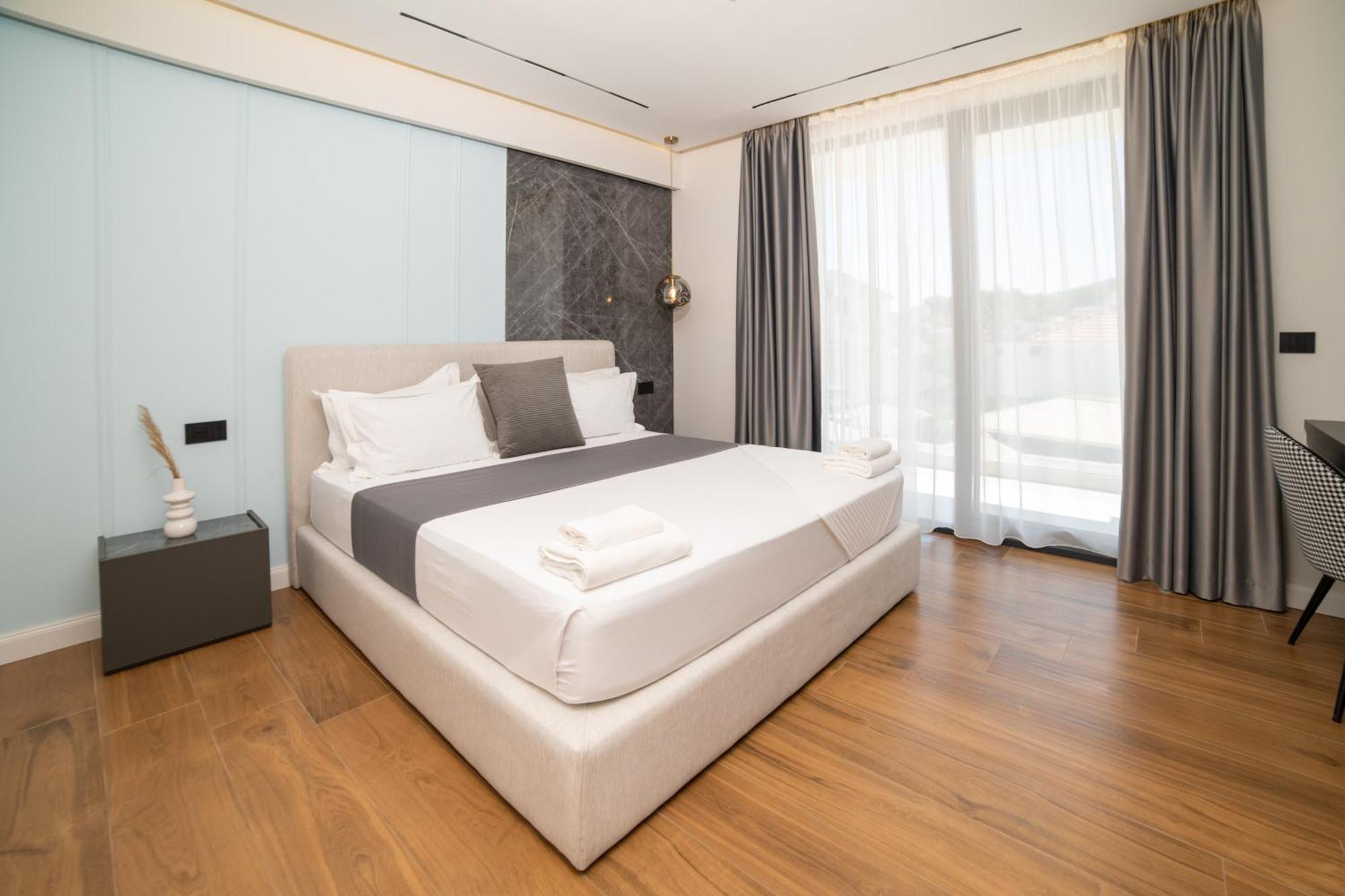 Hotel Teuta Улцинь Екстер'єр фото