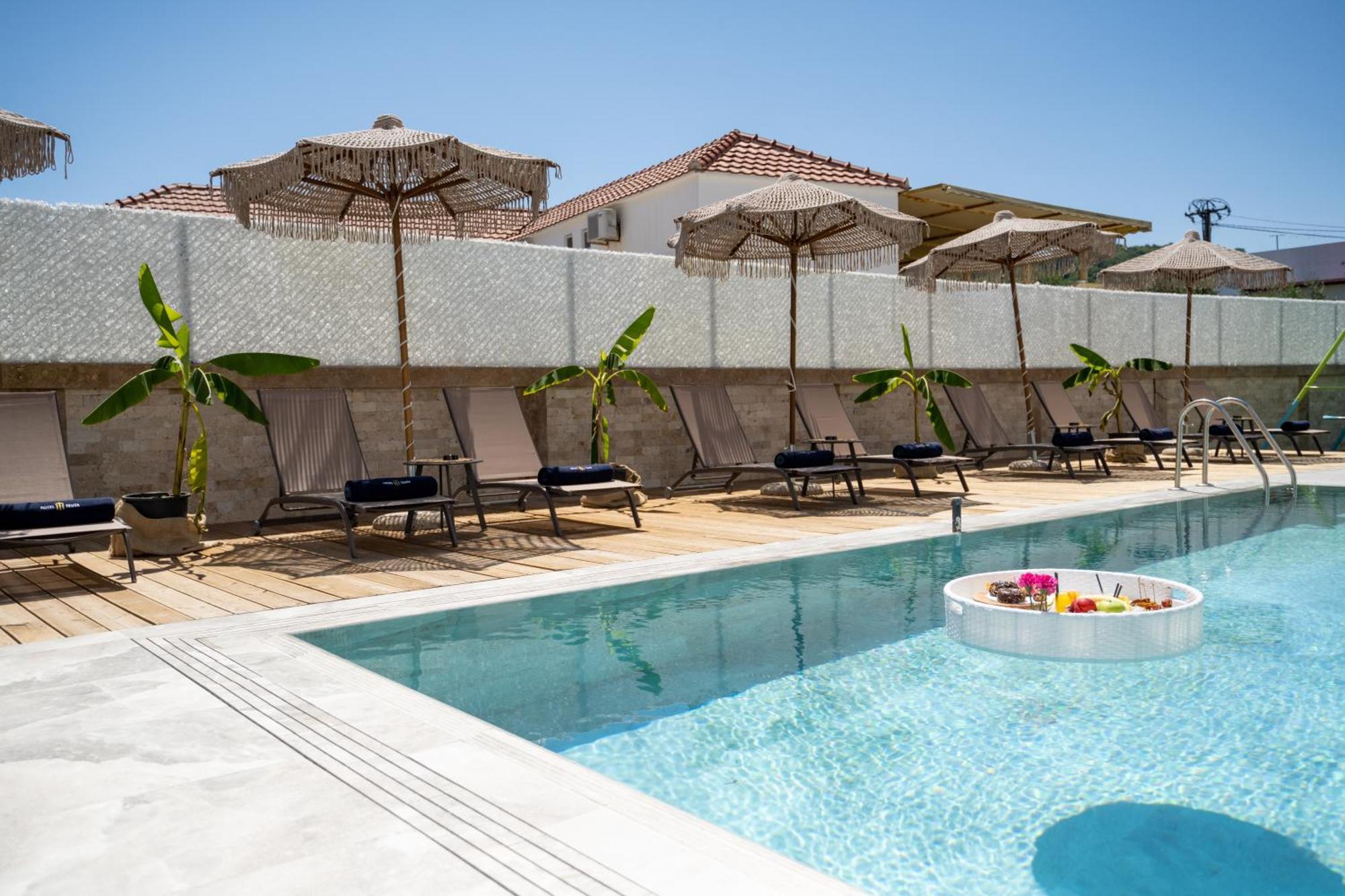 Hotel Teuta Улцинь Екстер'єр фото